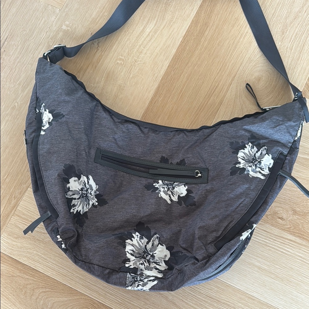 Lululemon gray floral workout bag